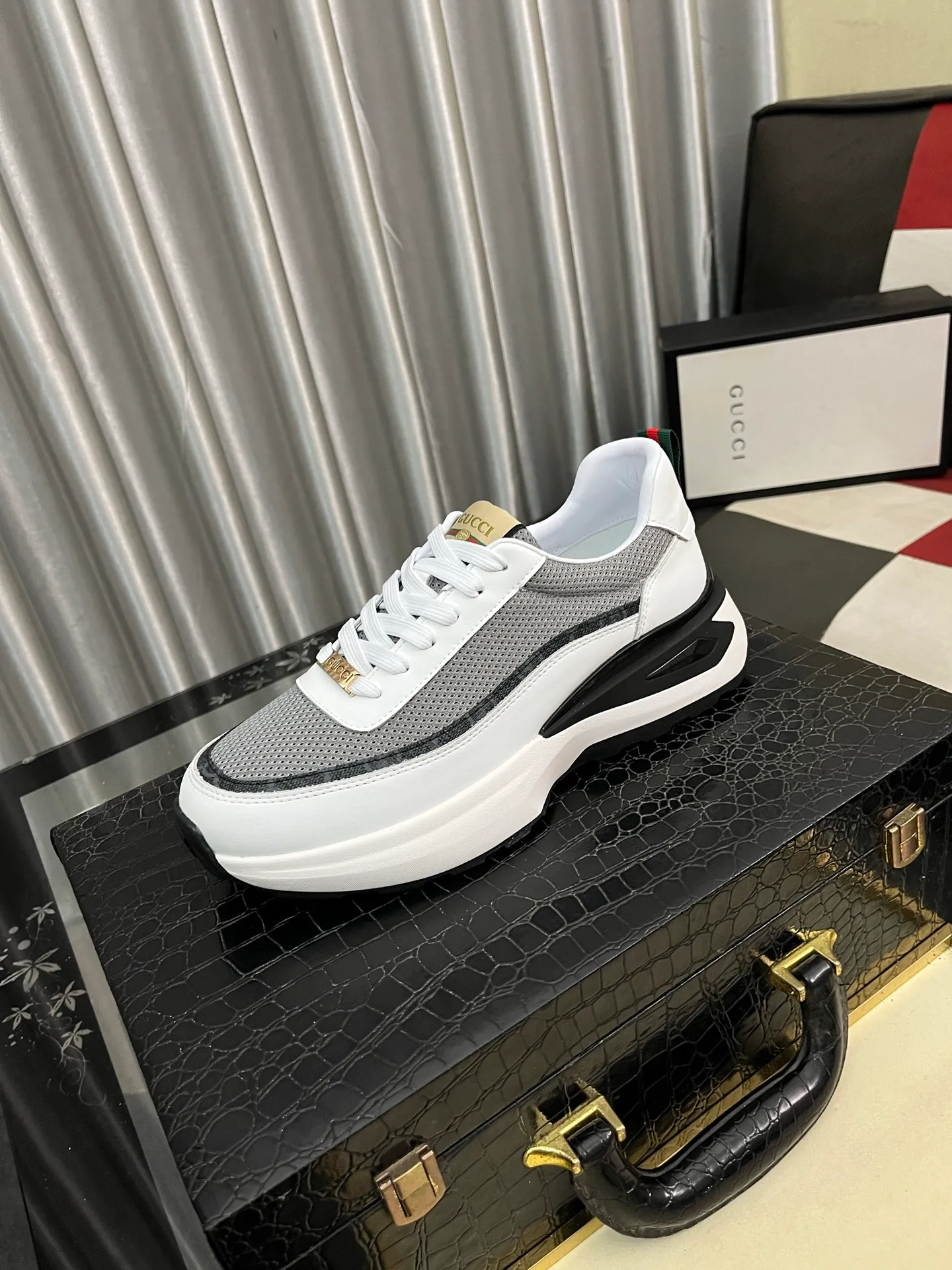 Men's Men's Shoes 💰458 ⌚️⌚️[GUCCI] Gucci men's casual shoes are absolutely popular 🔥The ultimate matching item for trendy men! The charm of super texture is irresistible, the main recommendation, the flower leather color is bright! The upper is made of high-quality brand printed fabric with cowhide, breathable leather lining and wear-resistant rubber sole, noble and elegant! Extremely comfortable🎁🎁You can be as handsome as you want💪 38-443️⃣colors available